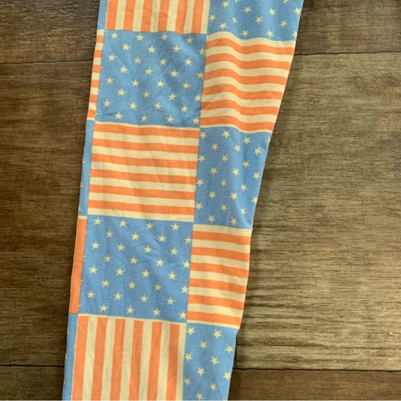 LuLaRoe pastel American flag print leggings - Picture 3 of 5